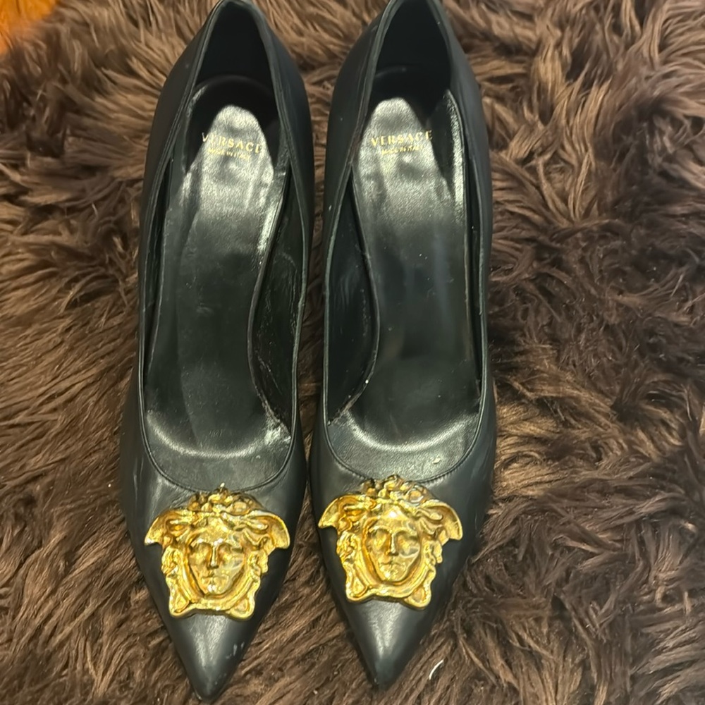 ORIGINAL VERSACE PUMPS USED (box available)